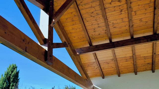 CHARPENTE EN BOIS AVANC&Eacute;E DE TOIT TERRASSE 