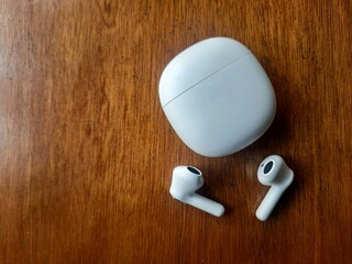 Bluetooth earbuds are commonly used to make it easier for many people to connect to gadgets