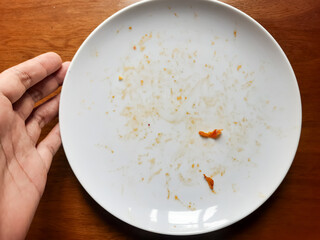 Food stains stuck to the plate are white