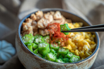 三色丼
