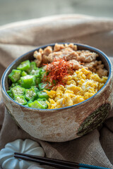 三色丼