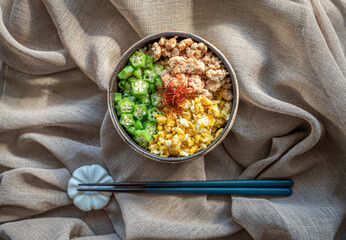 三色丼