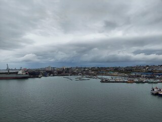 Obraz premium Port Elizabeth South Africa apr 6 2024 Cloudy Day Over Bustling Harbor and Docked Boats