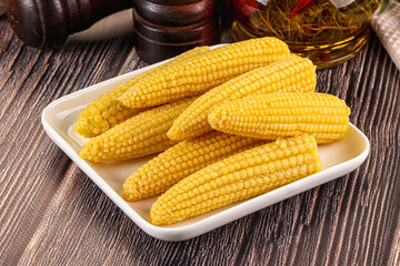 Canned baby mini corn cob