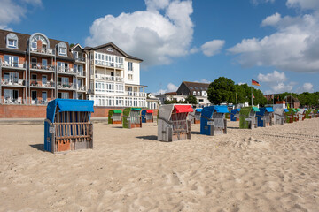 Leere Strandkörbe am Sandstrand, Nordseeküste, Wyk, Föhr, Nordsee-Insel, Nordfriesland,...