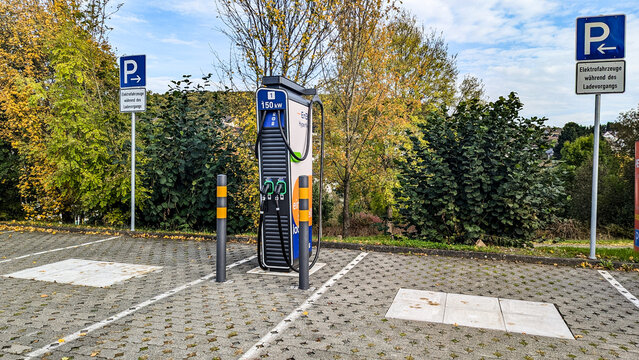 E-Lades&auml;ulen f&uuml;r Elektroautos