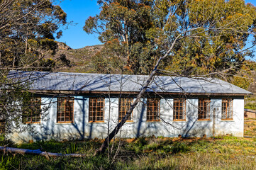 Simple rural school with multiple classrooms and a gray metal roof on the Bo-Piketberg mountain plateau in the Western Cape, South Africa
