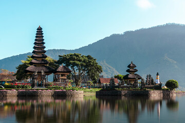 Obraz premium Pura Ulun Danu Bratan, Hindu temple, one of famous tourist attraction in Bali, Indonesia.