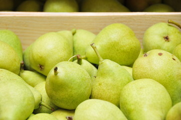 Poires en caisse de bois