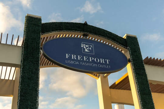 Freeport Lisboa Fashion Outlet stores. Freeport Outlet is the largest outlet shopping destination in Iberia. More than 150 international brands in the shops. Lisbon, Portugal. 10 December 2023. 