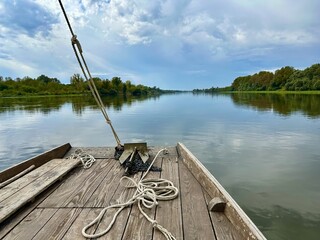 Scenic River Cruise on a Traditional Wooden Boat with Ropes and Calm Views of the Loire’s Natural Shores