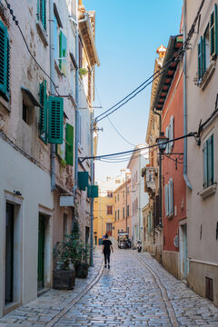 Fototapeta Wandering through the charming streets of Rovinj, Croatia on a sunny day