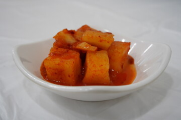 Kkakdugi(Diced Radish Kimchi) is a type of kimchi made with radish in Korean cuisine
