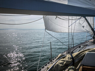 Segelboot auf Wasser