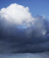 Obraz premium Mroczne deszczowe chmury