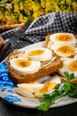 Whole wheat sandwich with boiled eggs.