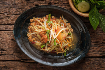 Thai papaya salad in a black bowl
