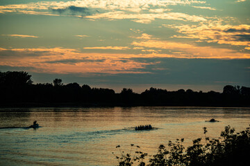 Naklejka premium sundown, woda, słońce, niebo, jezior, wschody, charakter, krajobraz, chmura, morski, rzeka, 