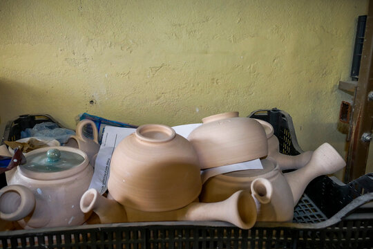  ceramic products in a box, plates, vases, pots, master class, workshop, potter, excursion, plant entertainment