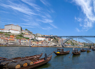 Obraz premium Portugal, Skyline panorama and Rio Douro boats near Porto historic city and Dom Luis Bridge .