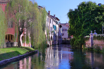 palazzi colorati nel centro città, treviso, italia, 21 settembre, colorful building in the center city, italy, 21st september 2024