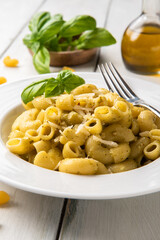 Pasta al pesto alla genovese, dieta mediterranea, cibo italiano 