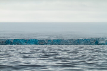 Fototapeta premium Majestic Arctic Ocean Scenery with Glacier