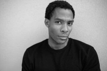 Obraz premium Black and white portrait of a man with a thoughtful expression