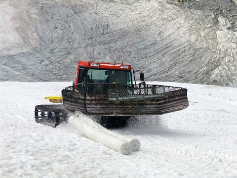 Gatto delle nevi, Alpi, Passo del Tonale, ghiacciaio del Presena