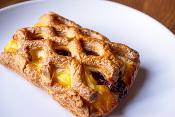 apple pie with cinnamon