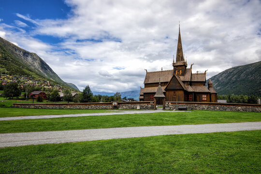 bekannteste stabkirche von norwegen in lom
