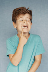 Portret of a boy showing his missing  teeth 
