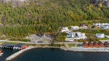 Obraz premium Aerial View of Coastal Village Along Fjord in Autumn