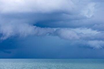 Wolken &uuml;ber dem Meer