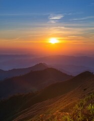 Obraz premium Sunrise seen from the top of the mountain. A new beginning