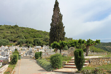 Fototapeta premium Grèce, Golfe de Corinthe, cimetière orthodoxe de la ville de Nafpaktos