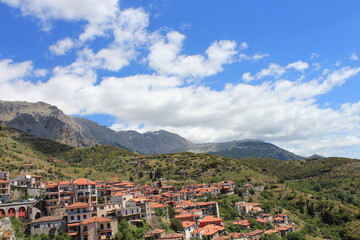 Naklejka premium Grèce, environs du Monastère d'Osios Lukas, village de Arachova