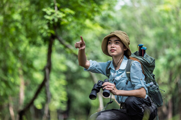 Fototapeta premium Hiker Exploring Wilderness with Binoculars: Nature Observation, Wildlife Spotting, and Outdoor Adventure