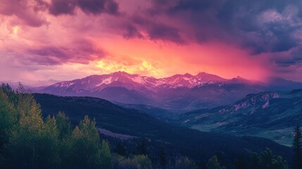 Obraz premium Stunning mountain landscape featuring a twilight sky with a beautiful magenta color scheme during sunset and sunrise