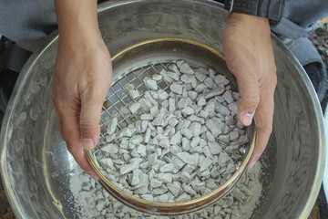 Laboratory, Standard Testing Method for aggregate Lumps and Friable Particles in Rock Aggregates in...