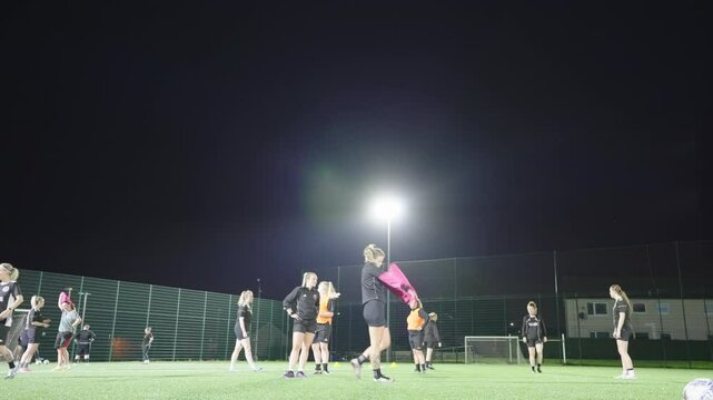 Players gather, training session in flow, time to swap the bibs, let&rsquo;s go