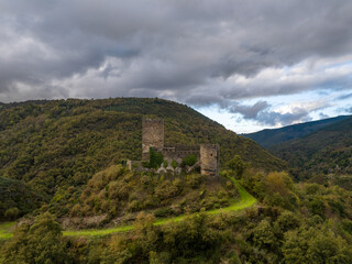 Castillo de Doiras fortificacion medieval de Cervantes en Galicia