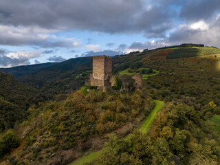 Castillo de Doiras fortificacion medieval de Cervantes en Galicia