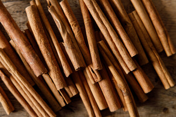 cinnamon sticks on wooden background