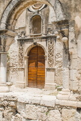 Fototapeta premium ruins of an ancient church in Syracuse in Sicily