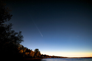 Comet C 2023 A3 (Tsuchinshan-ATLAS) an hour after sunset over the Ottawa river near Ottawa, Canada...