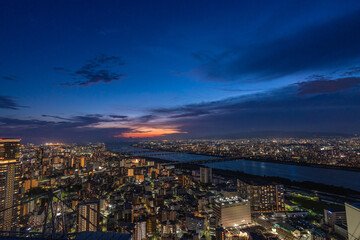 梅田スカイビルから眺める大阪の夜景