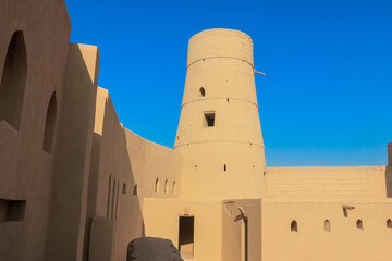 Fototapeta premium Explore the historic Bahla Fort in Oman with its striking architecture under a clear blue sky