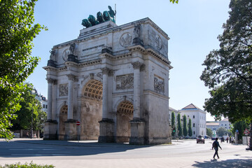 Siegestor, arco de triunfo en el centro de la ciudad de Múnich, Alemania
