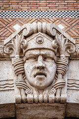 Mascherone di Pietra sul Palazzo del Ragno nel Quartiere Coppedè, Roma